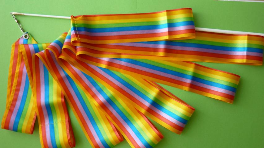 Schwungstab mit Regenbogenband
