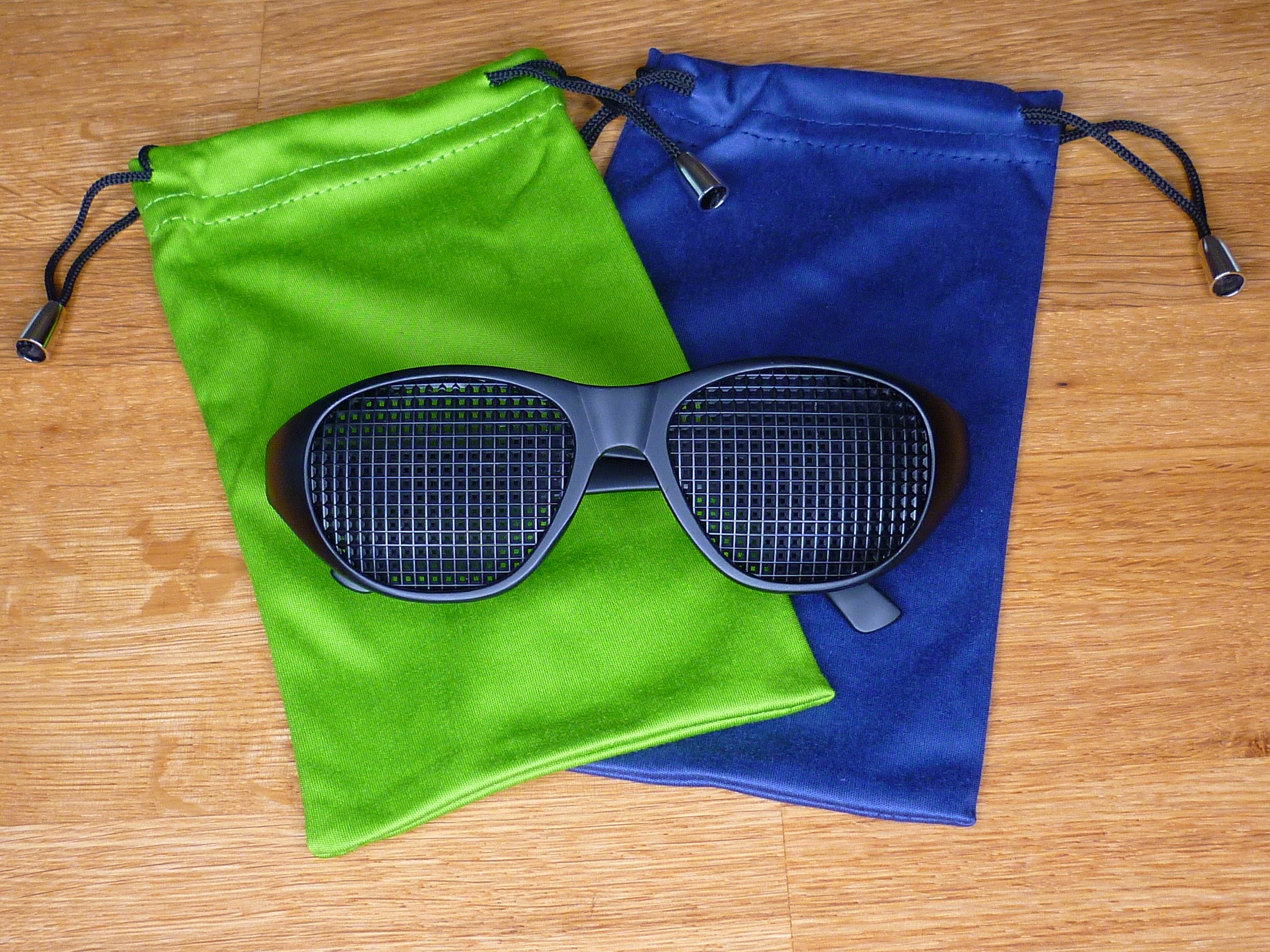 Eckrasterbrille Panorama mit Flexbügeln