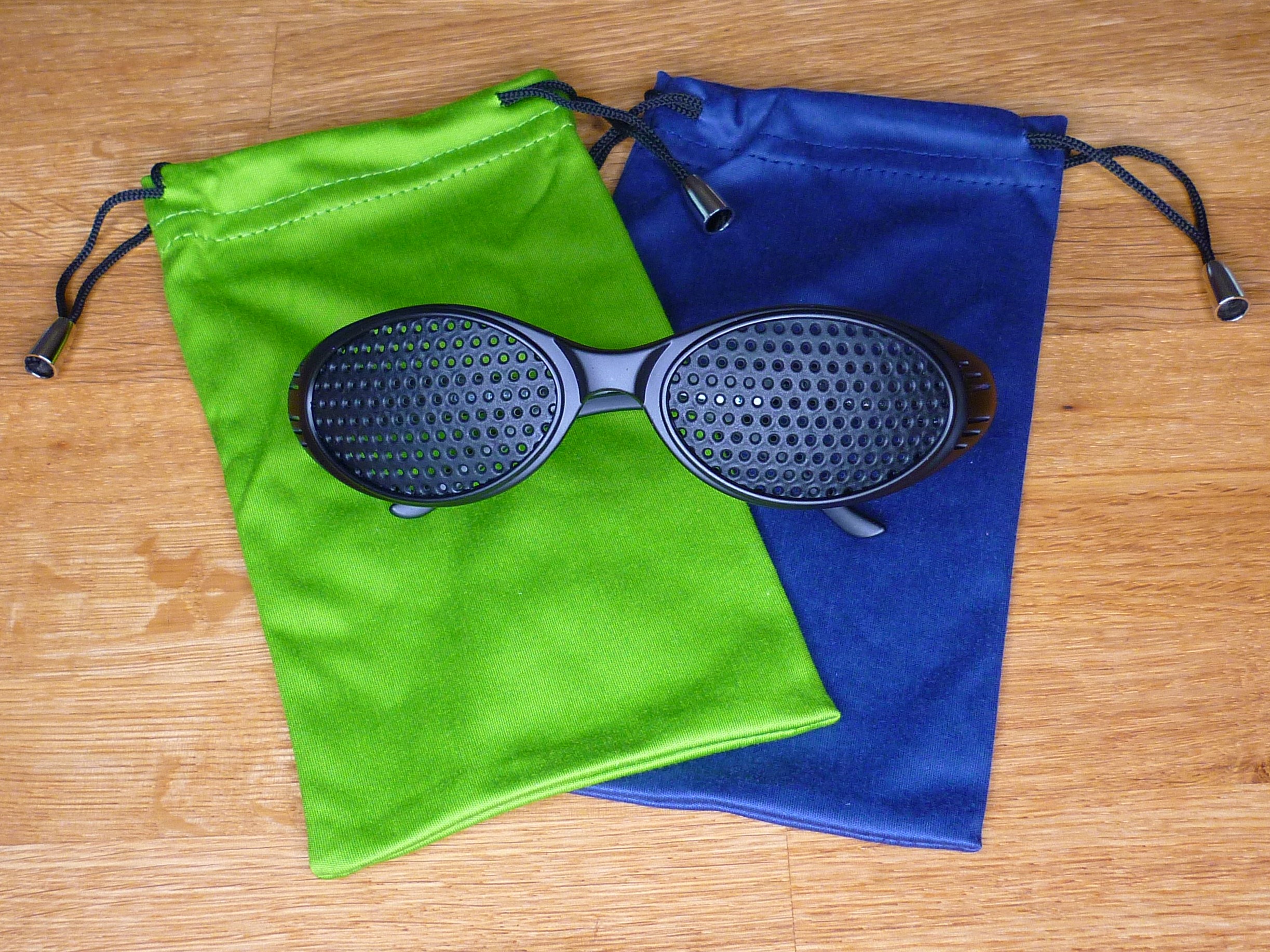 Groblochrasterbrille Modell Sport in schwarz