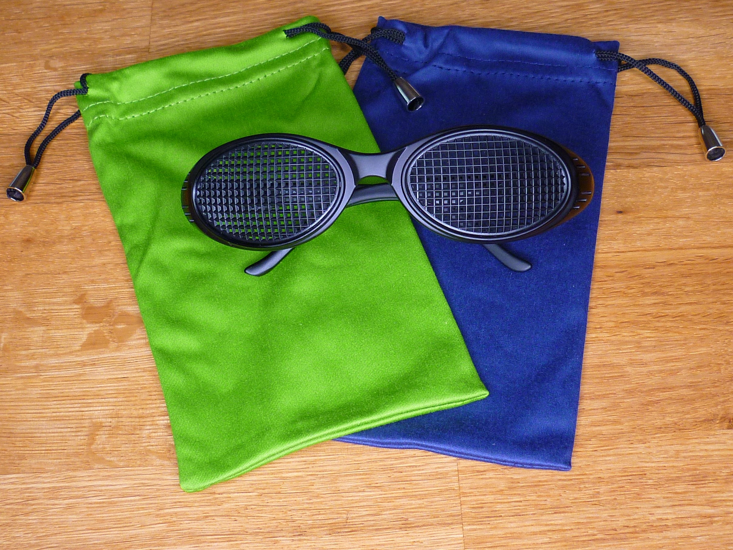 Eckrasterbrille Sport in schwarz