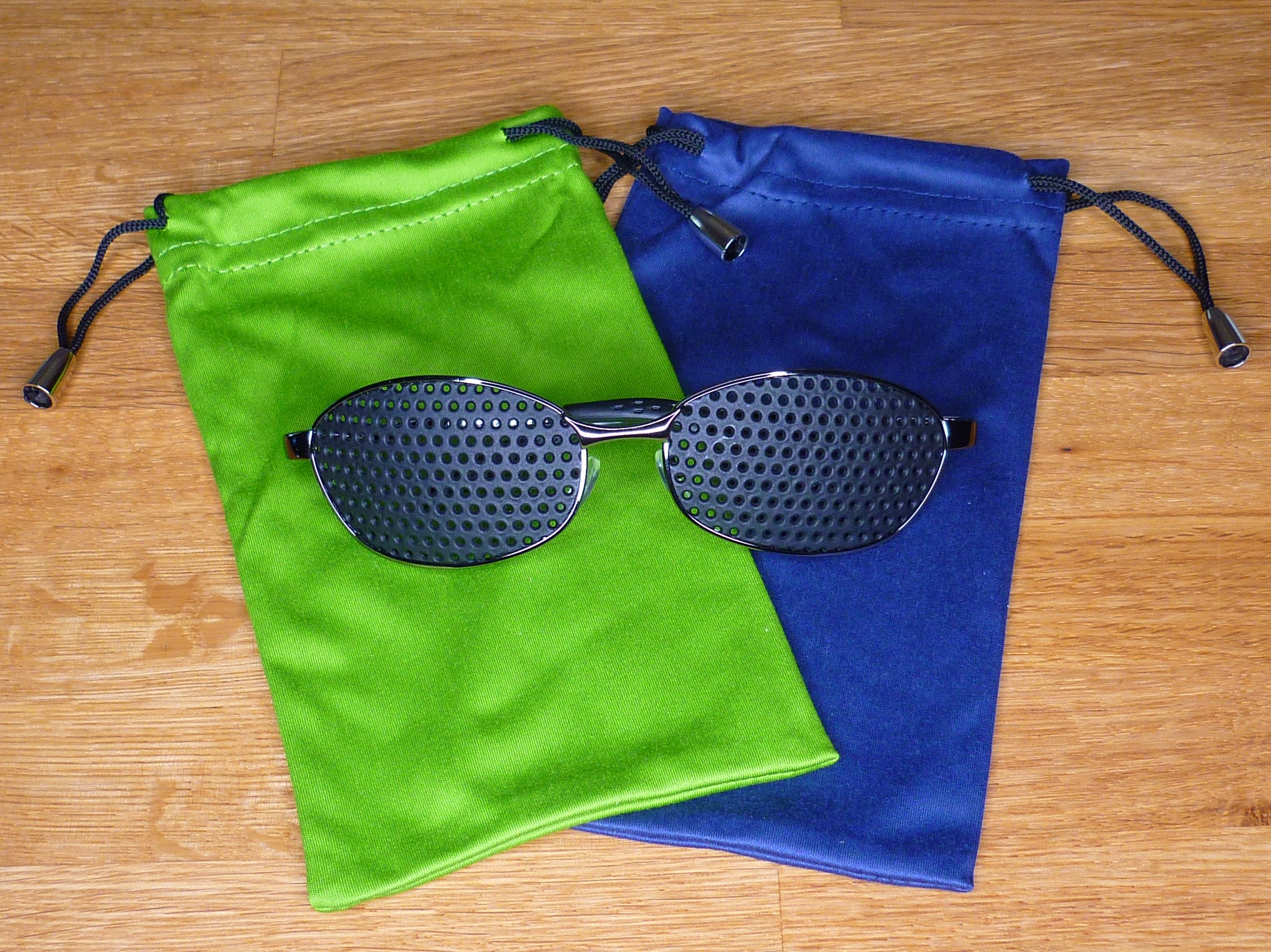 Groblochrasterbrille mit Metallrahmen