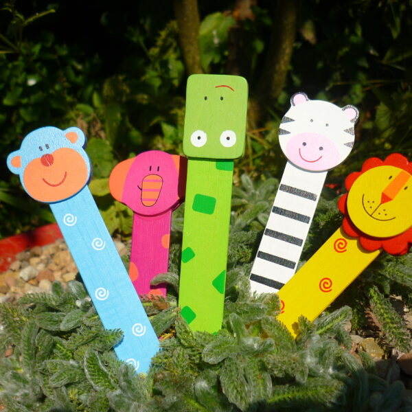 Im grünen sitzen hier 5 freundliche Lesezeichen